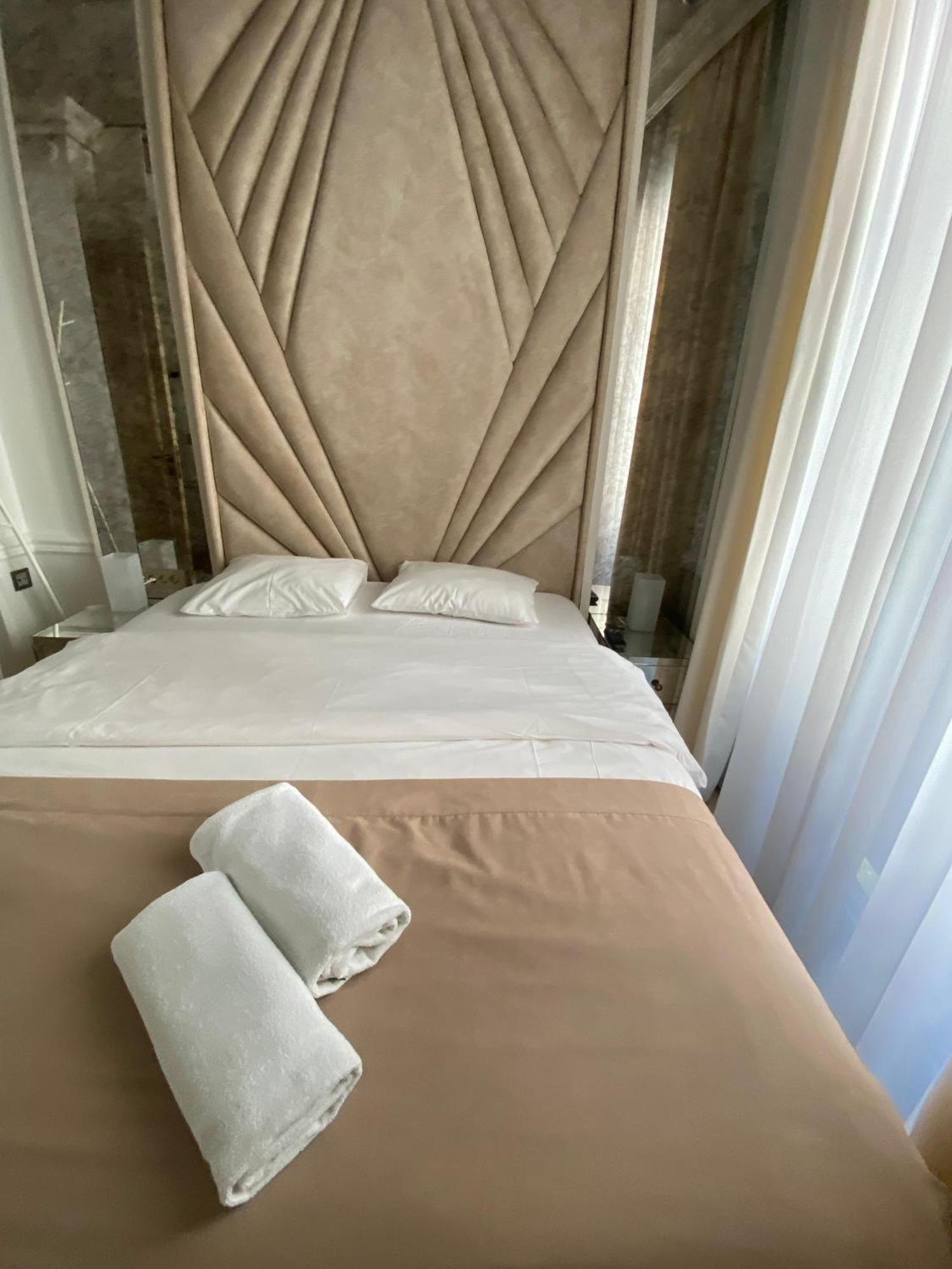 Ab Residences -Cihangir Luxury Antique Apartment Istanboel Buitenkant foto