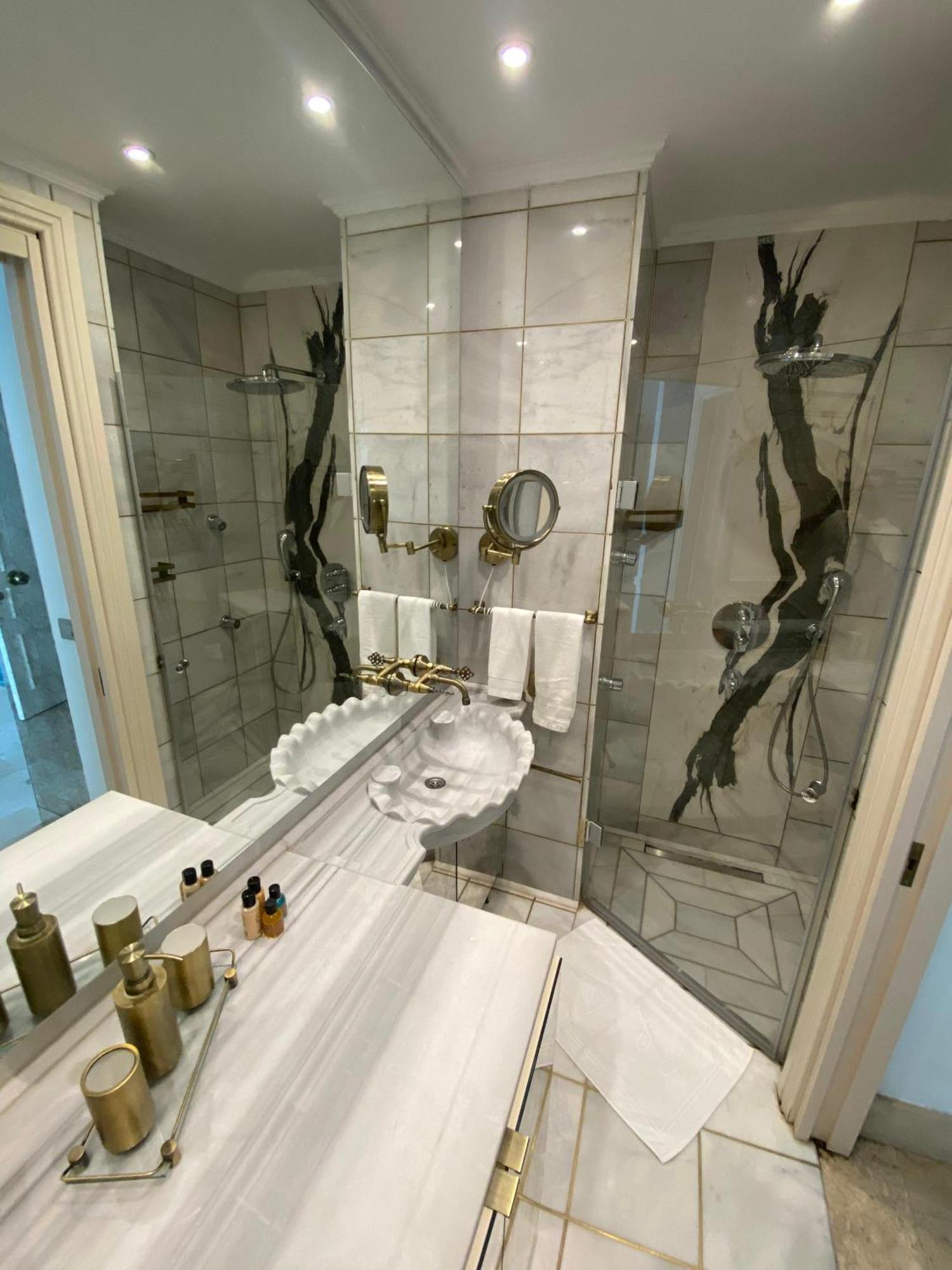 Ab Residences -Cihangir Luxury Antique Apartment Istanboel Buitenkant foto