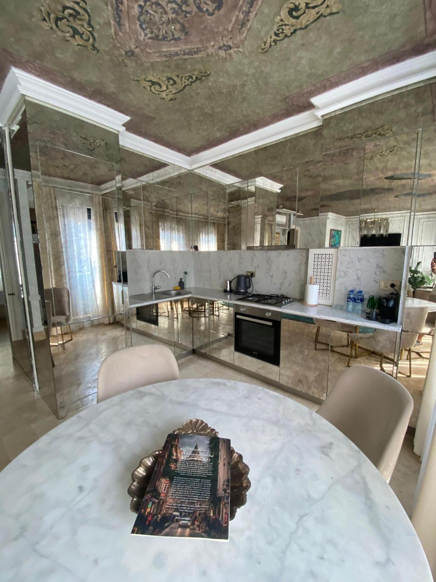 Ab Residences -Cihangir Luxury Antique Apartment Istanboel Buitenkant foto